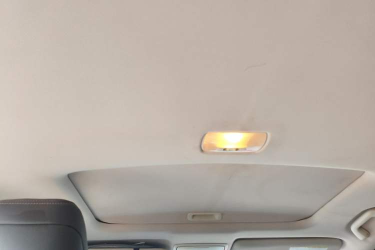 Used Honda CR-V 2013 2.4L two-wheel drive luxury version Headliner