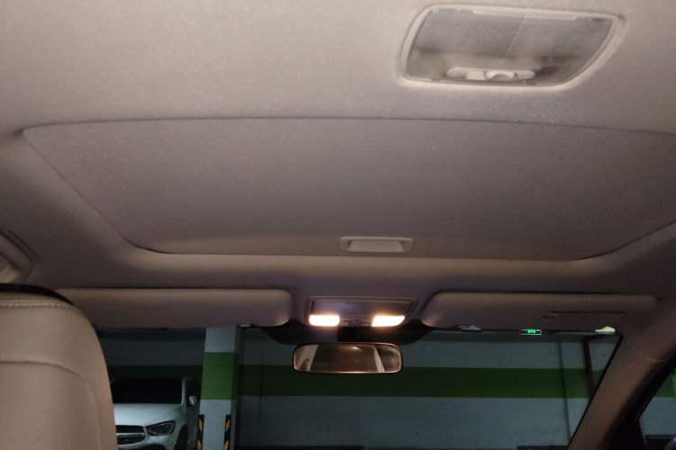 Used Honda CR-V 2013 2.4L two-wheel drive luxury version Headliner