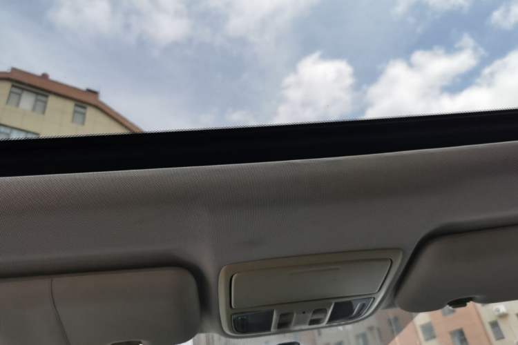 Used Honda CR-V 2013 2.4L two-wheel drive luxury version Headliner