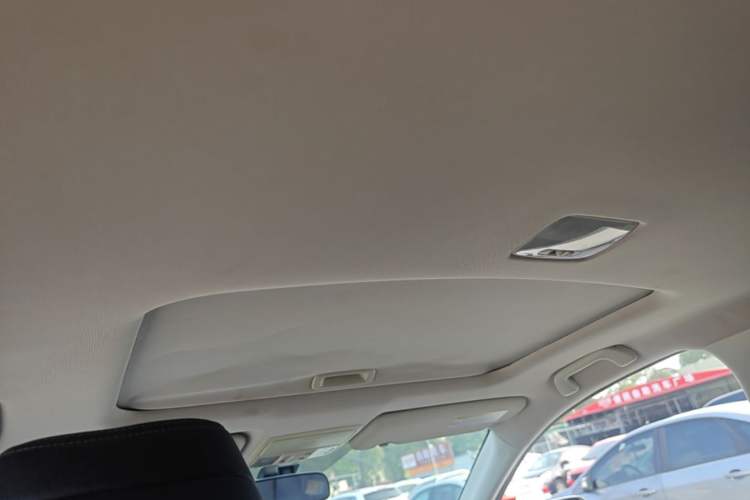 Used Honda CR-V 2013 2.4L four-wheel drive luxury version Headliner