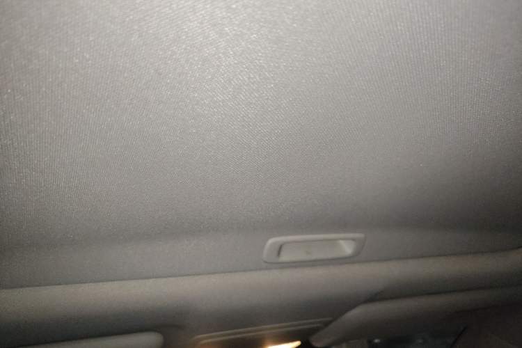 Used Honda CR-V 2013 2.4L two-wheel drive luxury version Headliner