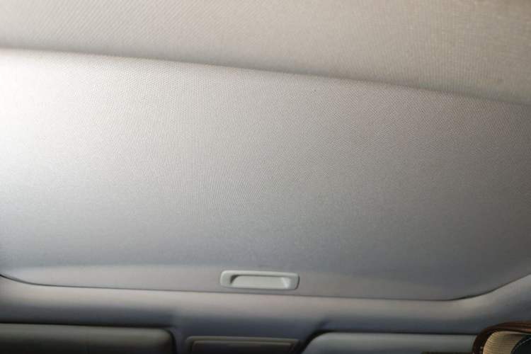 Used Honda CR-V 2013 2.4L two-wheel drive luxury version Headliner