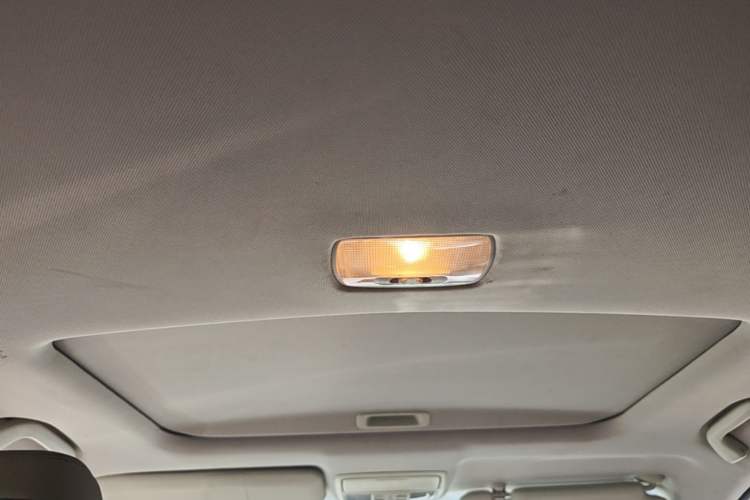 Used Honda CR-V 2013 2.4L two-wheel drive luxury version Headliner