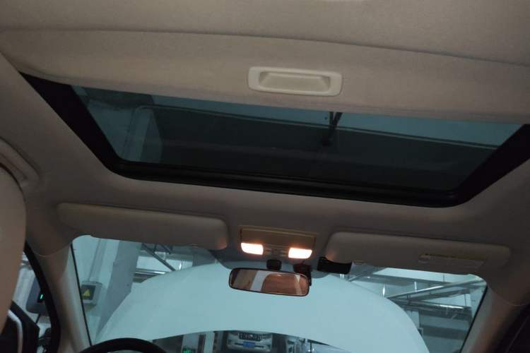 Used Honda CR-V 2013 2.4L two-wheel drive luxury version Headliner