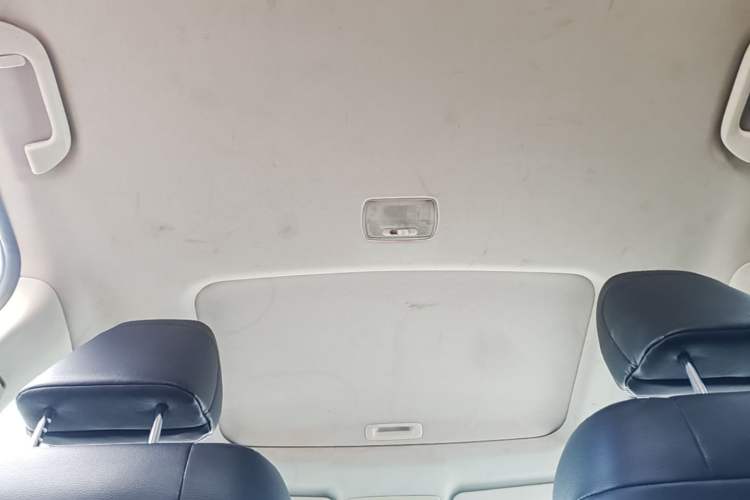 Used Honda CR-V 2013 2.4L two-wheel drive luxury version Headliner