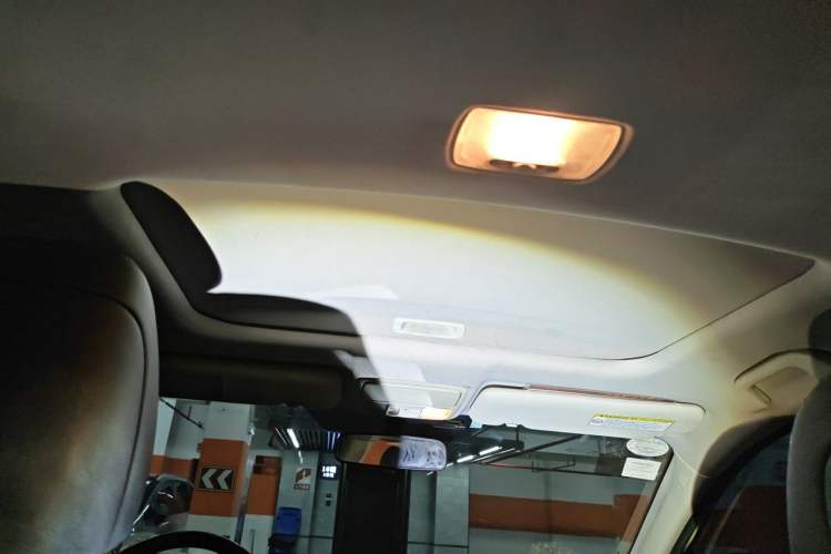 Used Honda CR-V 2013 2.4L four-wheel drive luxury version Headliner