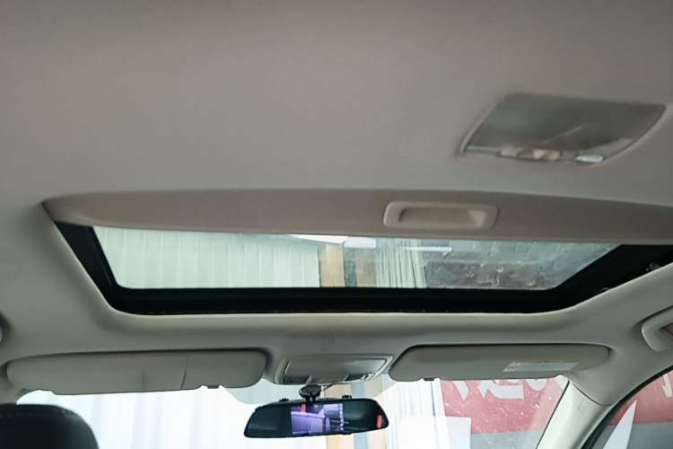 Used Honda CR-V 2013 2.4L two-wheel drive luxury version Headliner