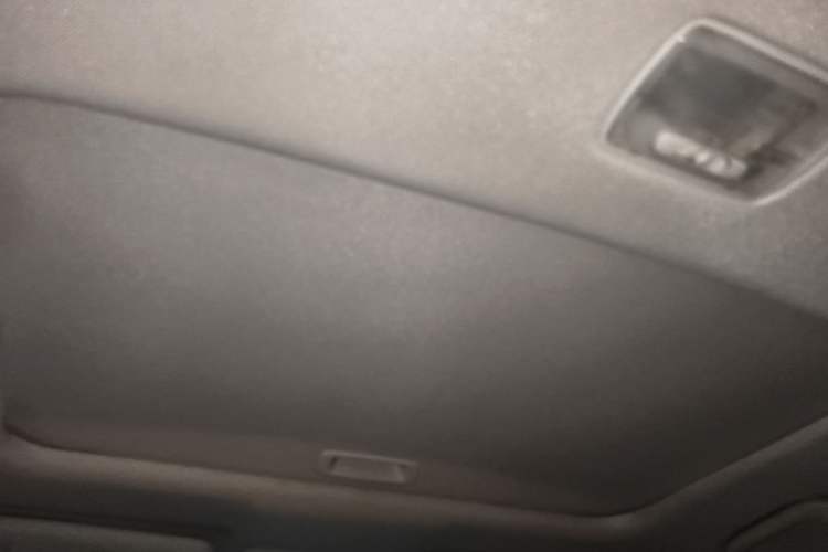 Used Honda CR-V 2013 2.4L two-wheel drive luxury version Headliner