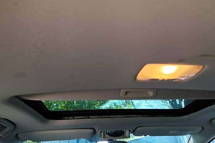 Used Honda CR-V 2013 2.4L two-wheel drive luxury version Headliner