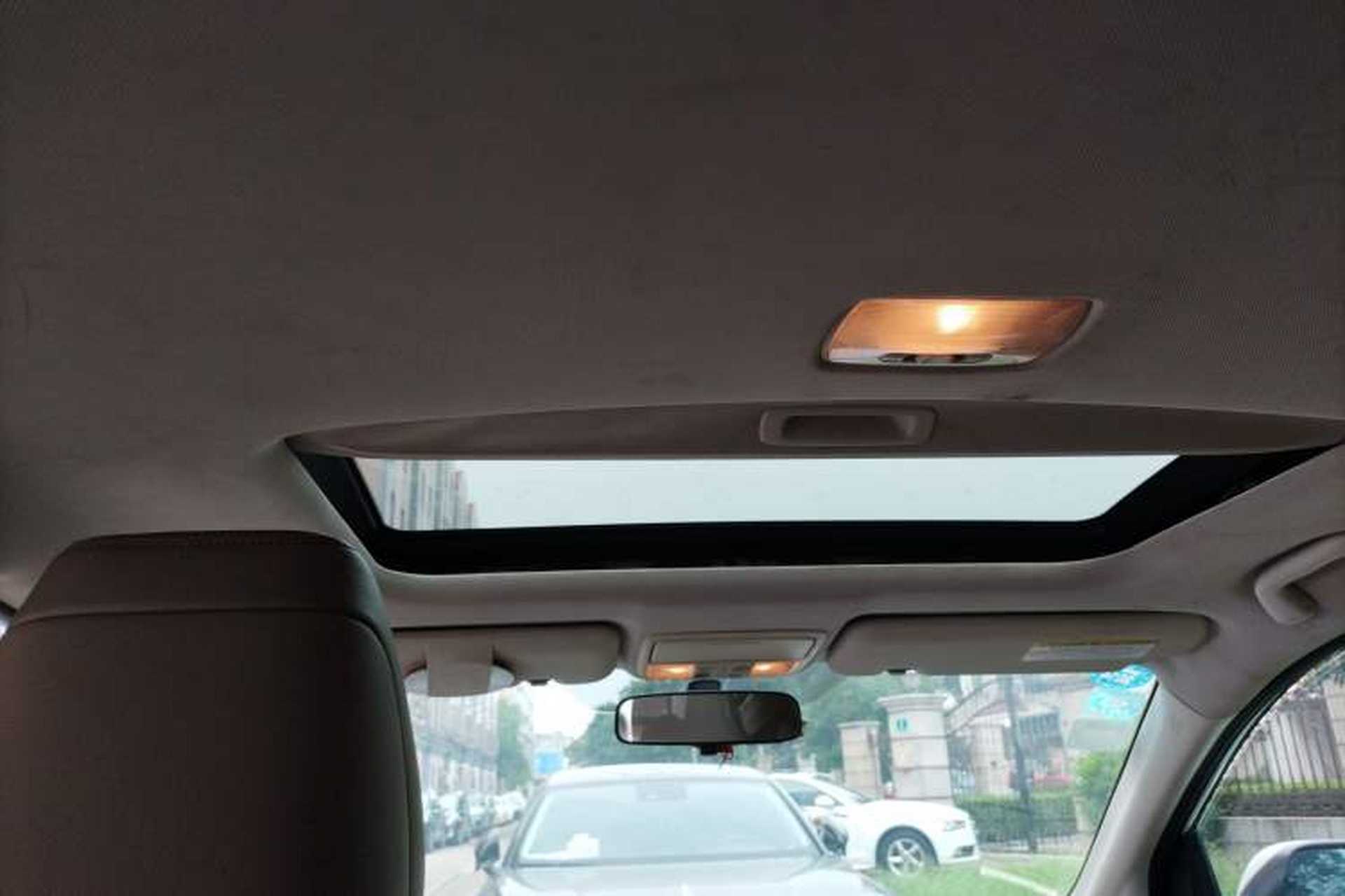 Used Honda CR-V 2013 2.4L two-wheel drive luxury version Headliner
