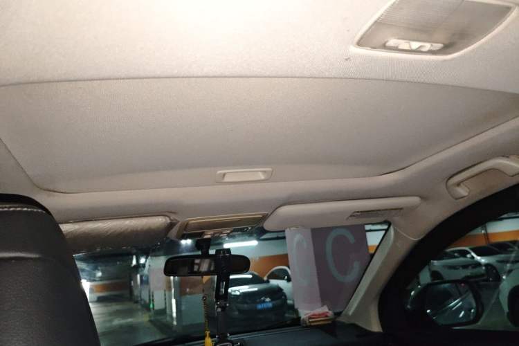 Used Honda CR-V 2013 2.4L two-wheel drive luxury version Headliner