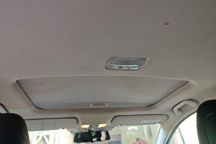 Used Honda CR-V 2013 2.4L two-wheel drive luxury version Headliner