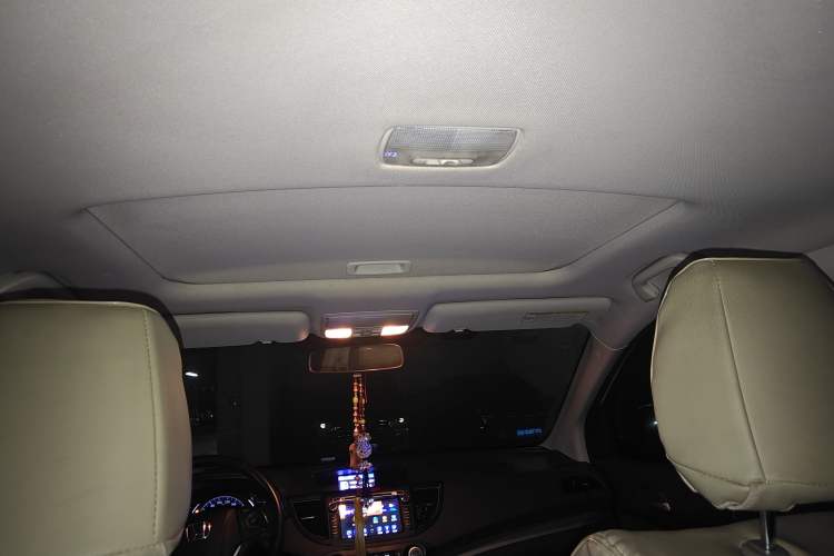 Used Honda CR-V 2013 2.4L four-wheel drive luxury version Headliner