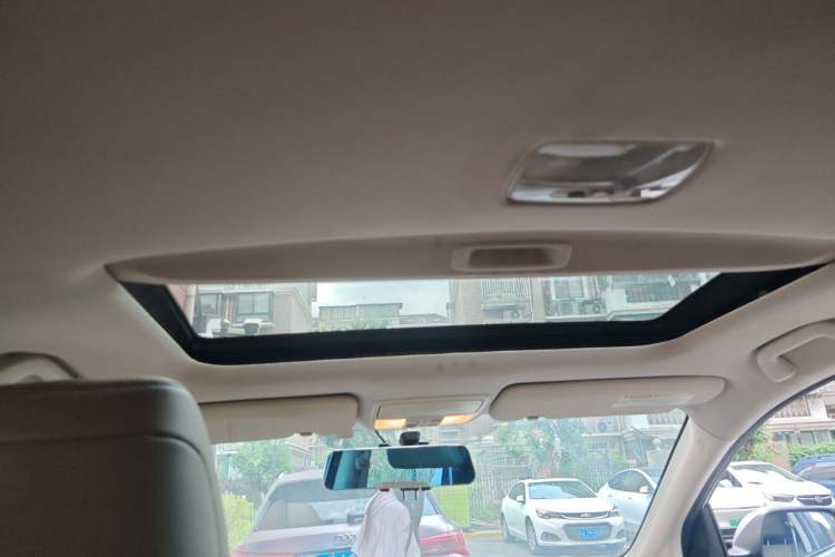 Used Honda CR-V 2013 2.4L two-wheel drive luxury version Headliner
