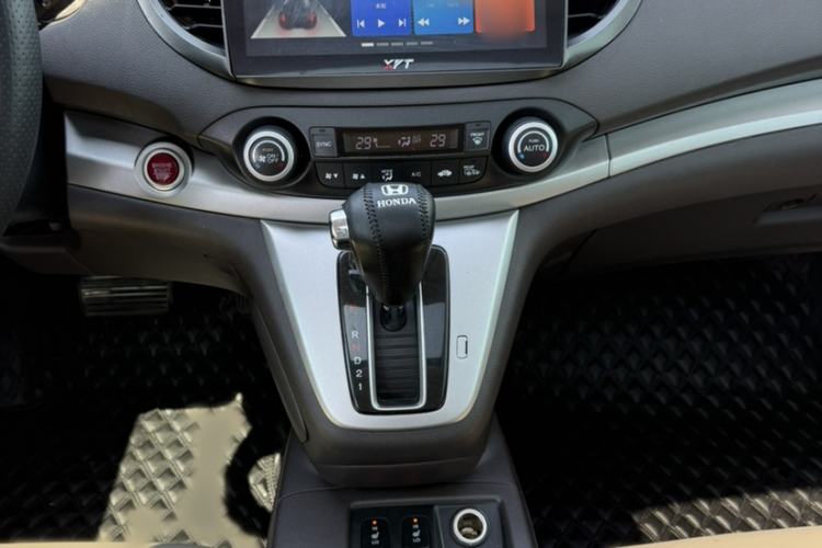 Used Honda CR-V 2013 2.4L two-wheel drive luxury version Interior 2