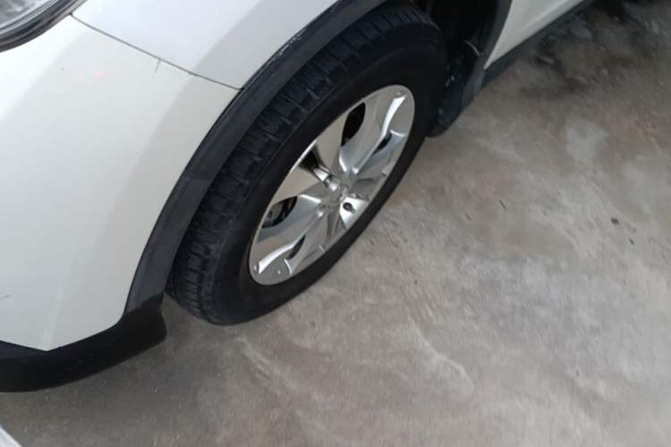 Used Honda CR-V 2013 2.4L two-wheel drive luxury version Left Front Wheel Hub