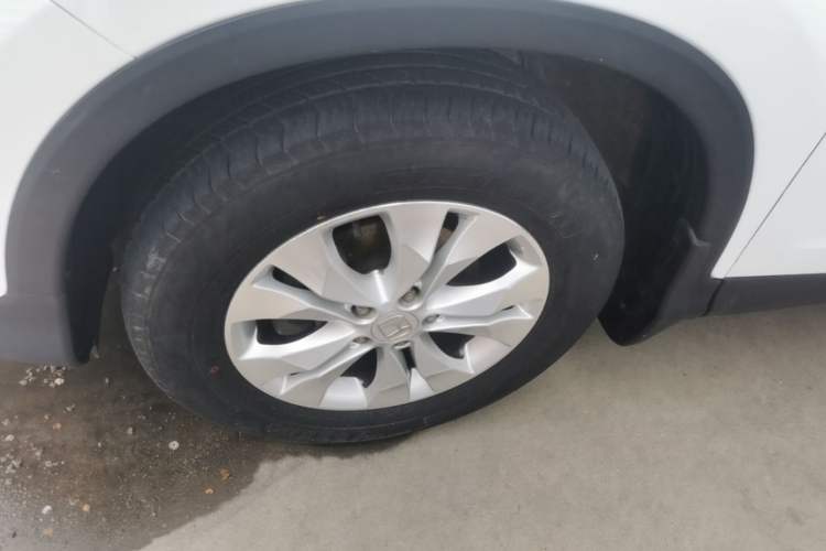 Used Honda CR-V 2013 2.4L two-wheel drive luxury version Left Front Wheel Hub