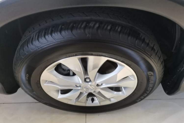 Used Honda CR-V 2013 2.4L four-wheel drive luxury version Left Front Wheel Hub