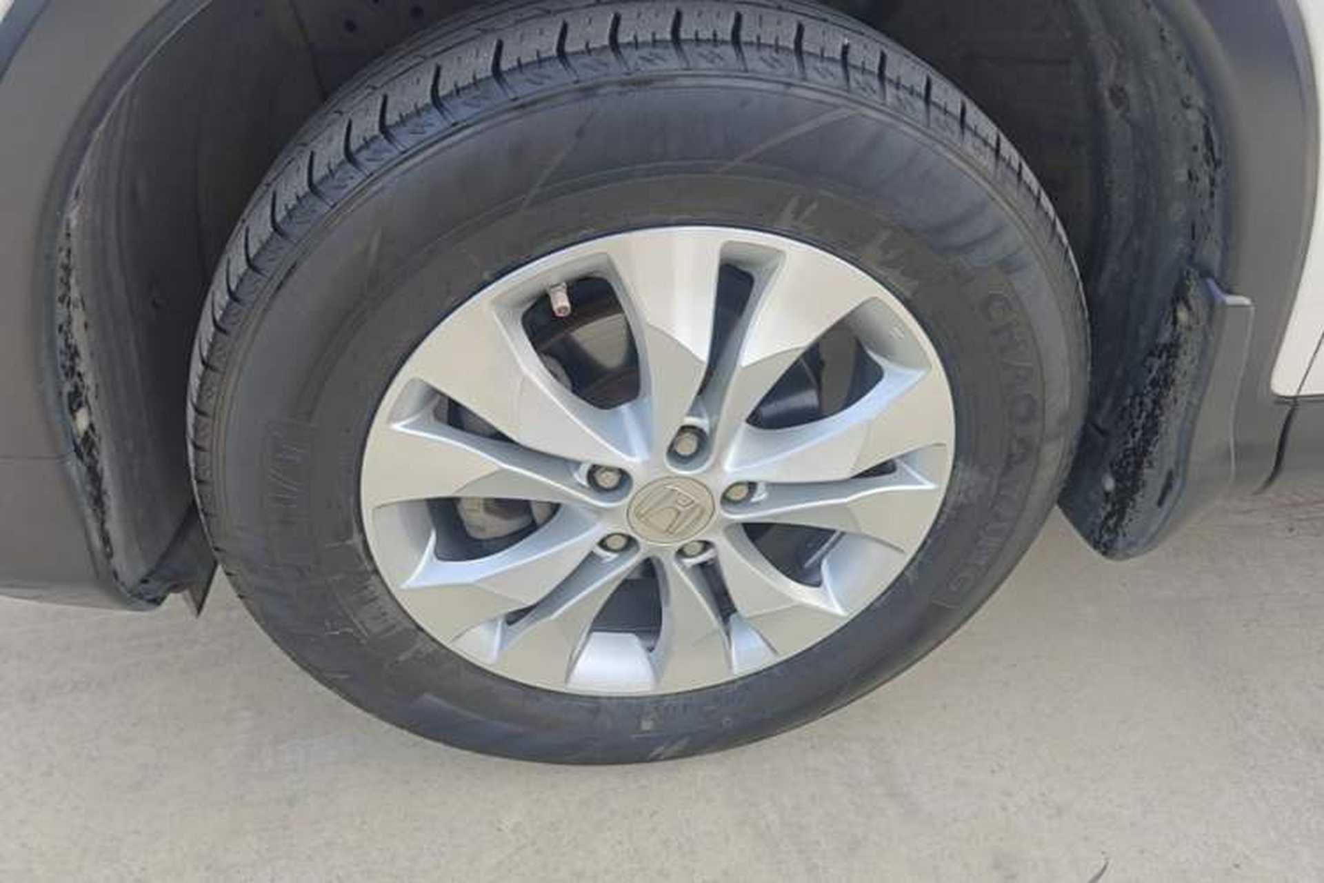 Used Honda CR-V 2013 2.4L four-wheel drive luxury version Left Front Wheel Hub