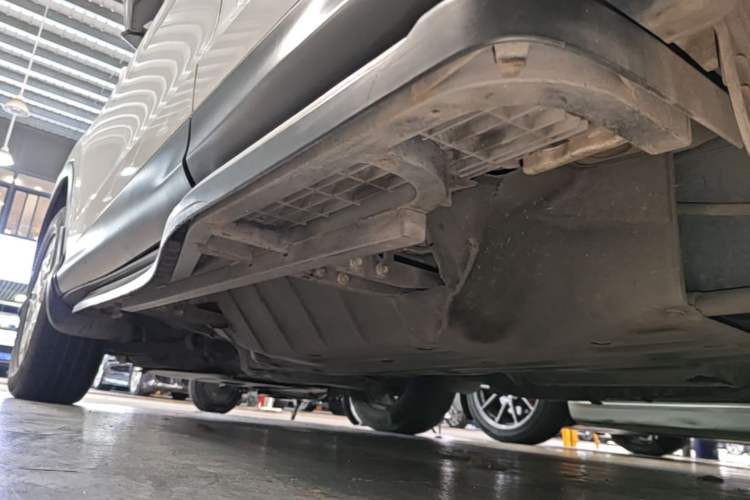 Used Honda CR-V 2013 2.4L two-wheel drive luxury version Left Side Sill