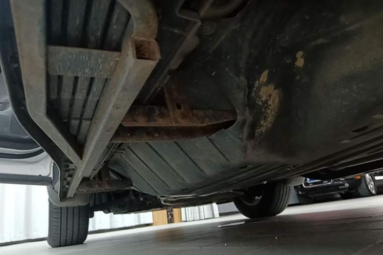 Used Honda CR-V 2013 2.4L two-wheel drive luxury version Left Side Sill