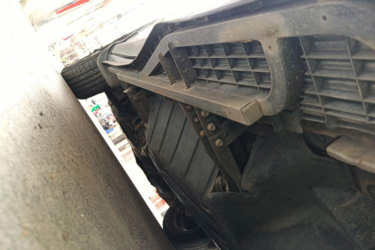 Used Honda CR-V 2013 2.4L two-wheel drive luxury version Left Side Sill
