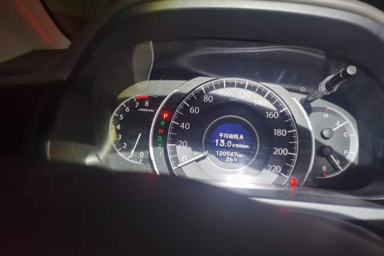 Used Honda CR-V 2013 2.4L two-wheel drive luxury version Odometer Close Up