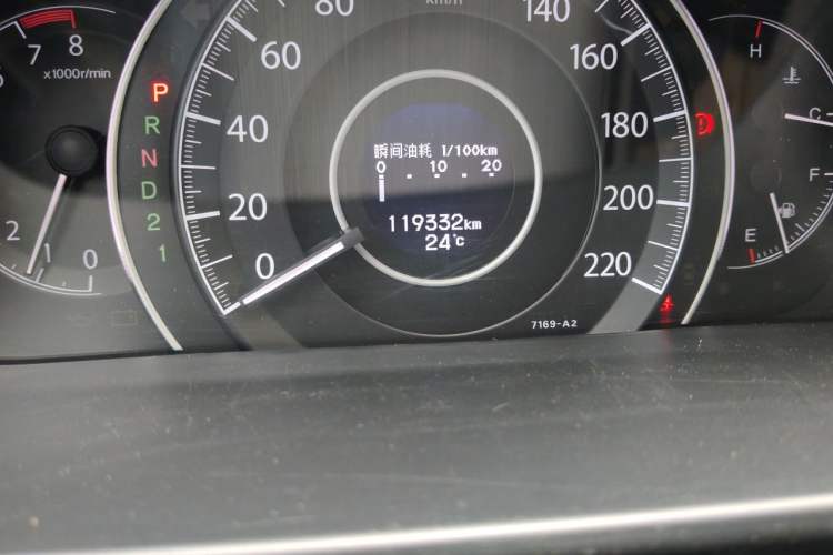 Used Honda CR-V 2013 2.4L two-wheel drive luxury version Odometer Close Up