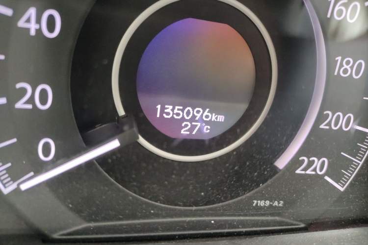 Used Honda CR-V 2013 2.4L two-wheel drive luxury version Odometer Close Up