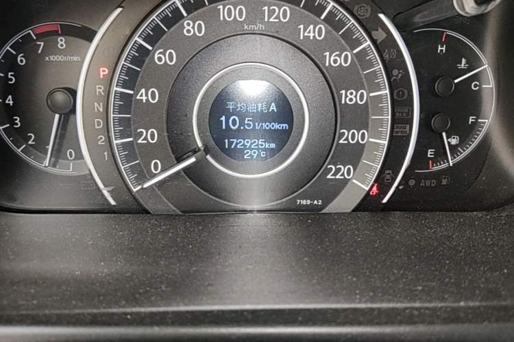 Used Honda CR-V 2013 2.4L four-wheel drive luxury version Odometer Close Up