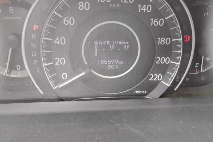 Used Honda CR-V 2013 2.4L two-wheel drive luxury version Odometer Close Up