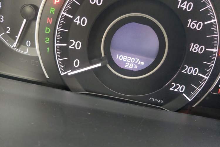 Used Honda CR-V 2013 2.4L two-wheel drive luxury version Odometer Close Up