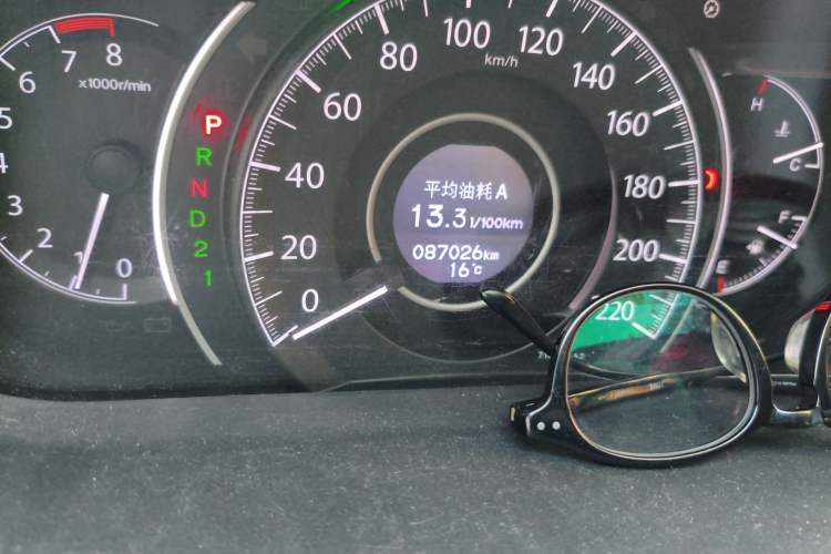 Used Honda CR-V 2013 2.4L four-wheel drive luxury version Odometer Close Up