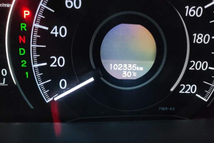 Used Honda CR-V 2013 2.4L four-wheel drive luxury version Odometer Close Up