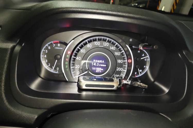 Used Honda CR-V 2013 2.4L two-wheel drive luxury version Odometer Close Up