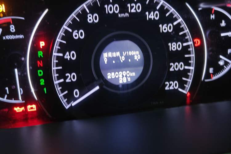 Used Honda CR-V 2013 2.4L two-wheel drive luxury version Odometer Close Up