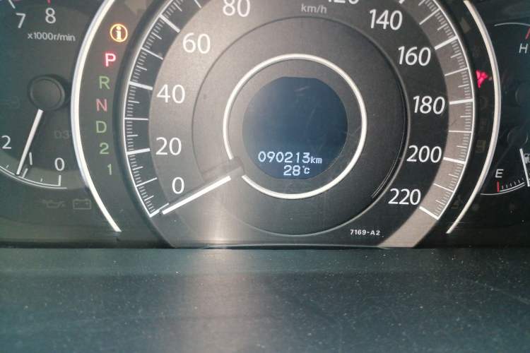 Used Honda CR-V 2013 2.4L two-wheel drive luxury version Odometer Close Up