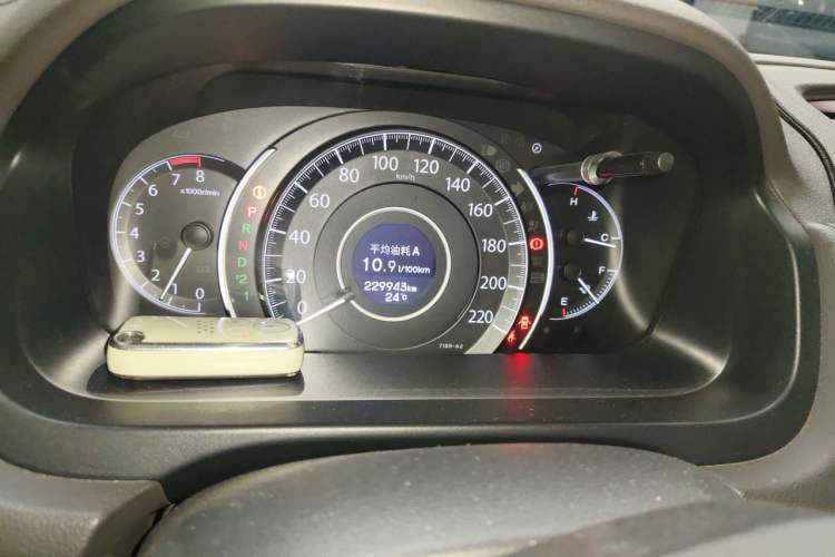 Used Honda CR-V 2013 2.4L two-wheel drive luxury version Odometer Close Up