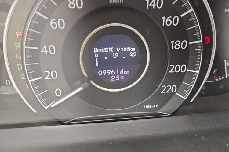 Used Honda CR-V 2013 2.4L two-wheel drive luxury version Odometer Close Up