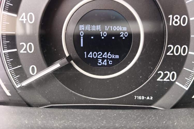 Used Honda CR-V 2013 2.4L two-wheel drive luxury version Odometer Close Up