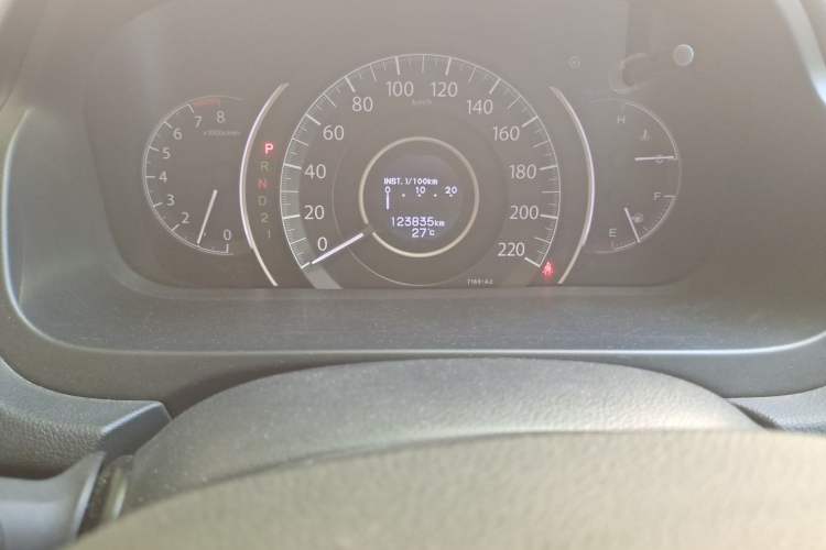 Used Honda CR-V 2013 2.4L four-wheel drive luxury version Odometer Close Up
