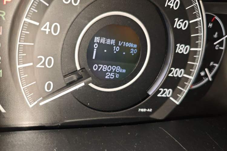 Used Honda CR-V 2013 2.4L two-wheel drive luxury version Odometer Close Up