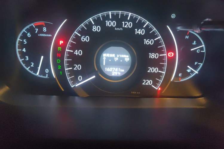 Used Honda CR-V 2013 2.4L two-wheel drive luxury version Odometer Close Up