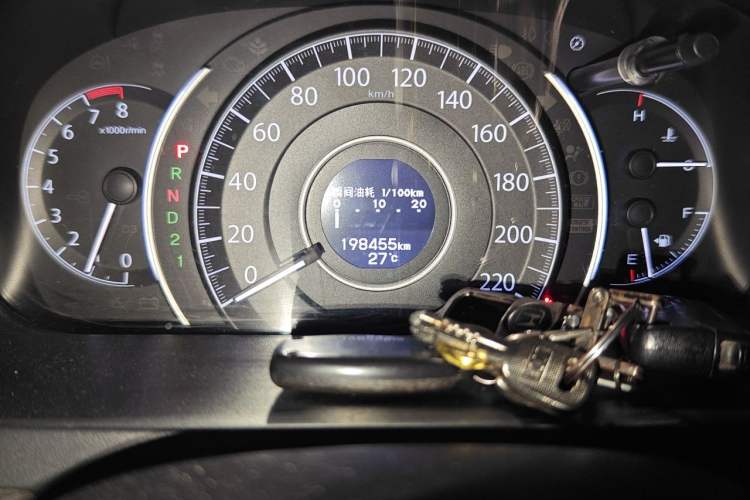 Used Honda CR-V 2013 2.4L four-wheel drive luxury version Odometer Close Up