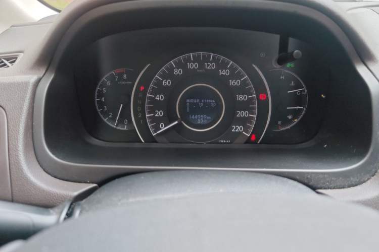 Used Honda CR-V 2013 2.4L two-wheel drive luxury version Odometer Close Up