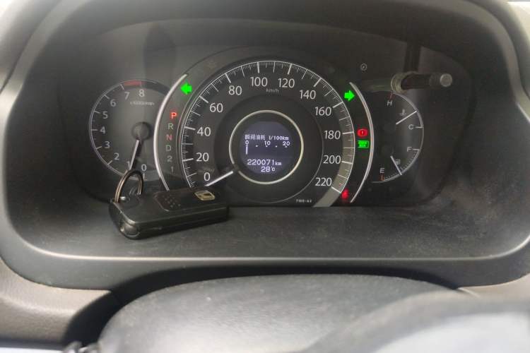 Used Honda CR-V 2013 2.4L two-wheel drive luxury version Odometer Close Up