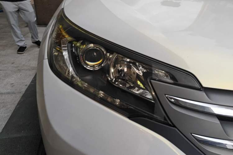 Used Honda CR-V 2013 2.4L two-wheel drive luxury version Right Front Headlight