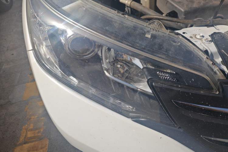 Used Honda CR-V 2013 2.4L four-wheel drive luxury version Right Front Headlight