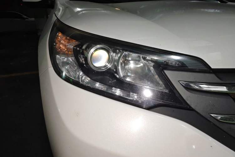 Used Honda CR-V 2013 2.4L four-wheel drive luxury version Right Front Headlight