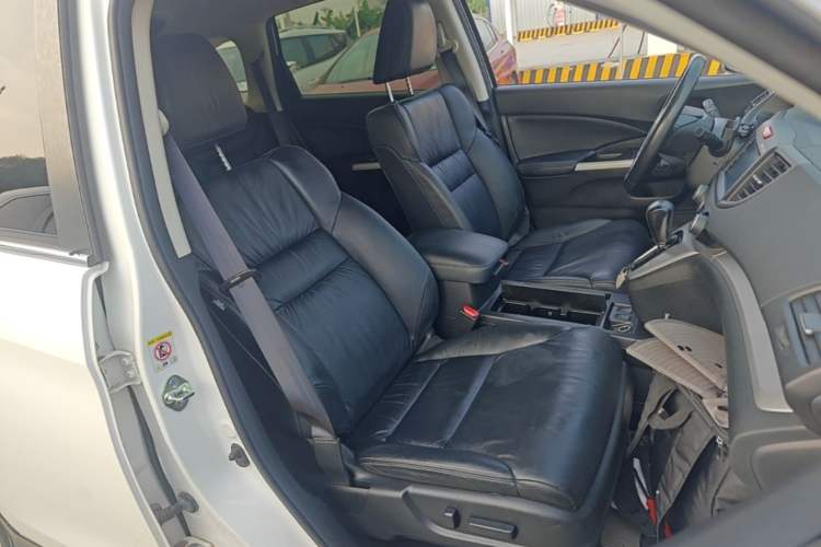 Used Honda CR-V 2013 2.4L four-wheel drive luxury version Right Front Seat